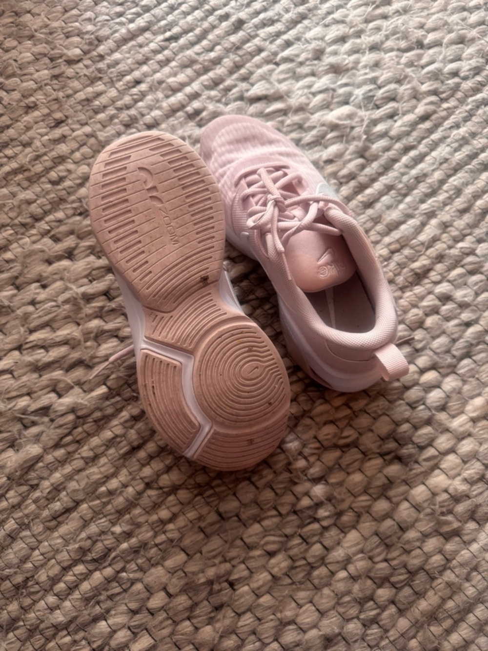 Nike Zoom Bella 6 barely rose sneakers shoes size 7.5 - Picture 5 of 5